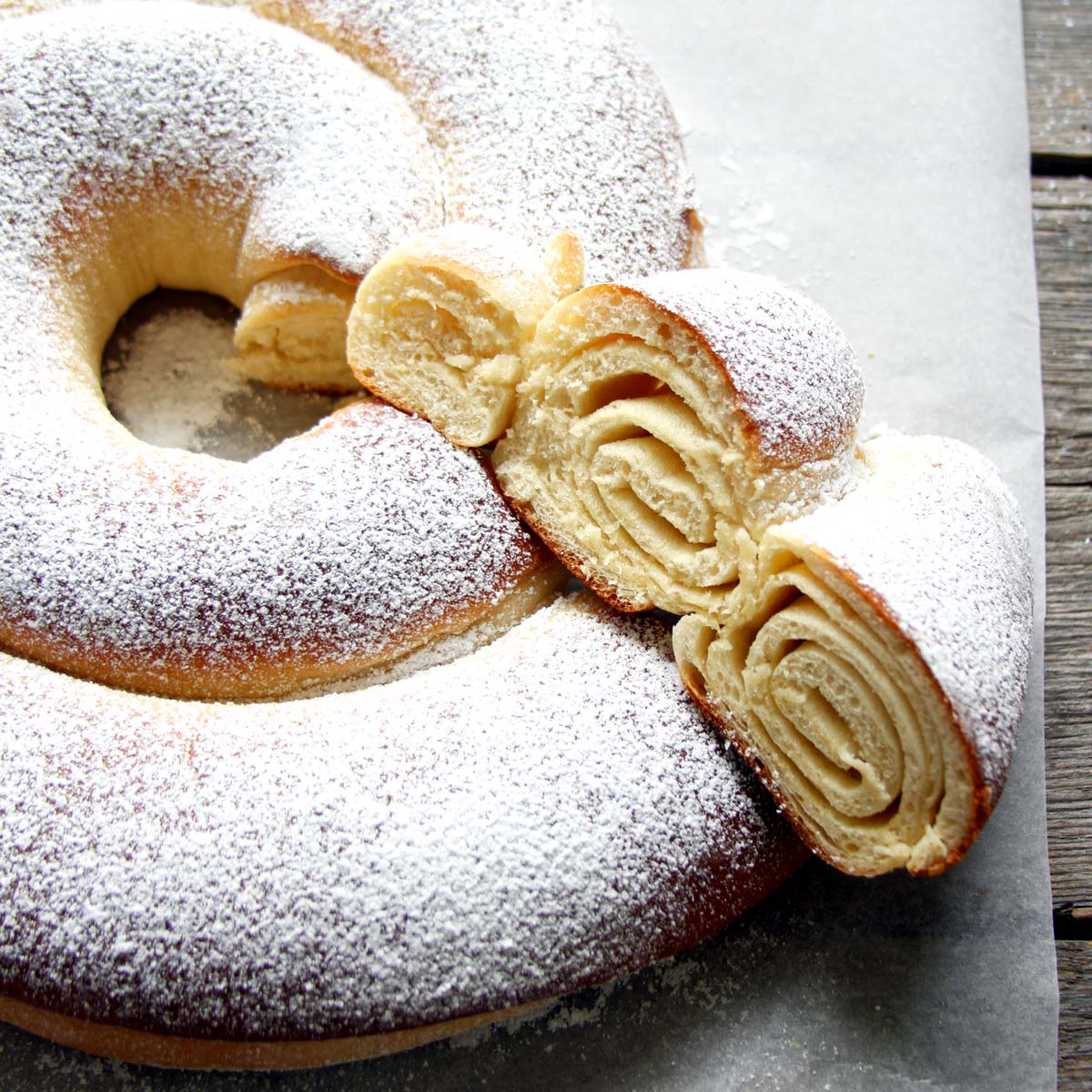 Ensaimada – Flaumige Teigschnecke aus Mallorca » Taste of Travel