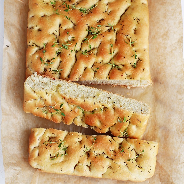 Luftige Focaccia mit Thymian » Taste of Travel