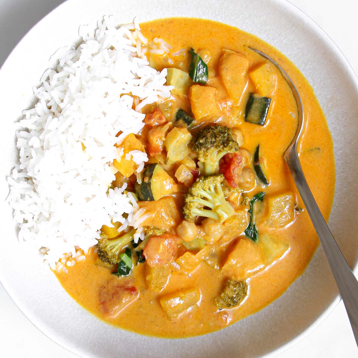 Einfaches Gemüsecurry – mit Zucchini, Kürbis, Brokkoli » Taste of Travel Einfaches Gemüsecurry – mit Zucchini, Kürbis, Brokkoli » Taste of Travel