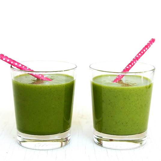 Grüner Smoothie mit Apfel und Ingwer 