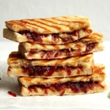 Grilled Cheese Sandwich mit Zwiebeln