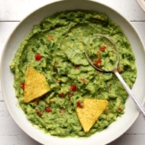 Guacamole Rezept mit Chips