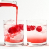 Himbeer Shrub mit Eiswürfel