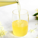Hollersaft ohne Zitronensäure in Glas