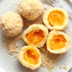 Flaumige Marillenknödel mit Erdäpfelteig