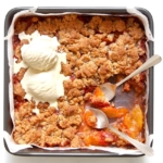 Saftiger Pfirsich Crumble mit knusprigen Streuseln