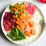 Heimische Poke Bowl mit Seesaibling