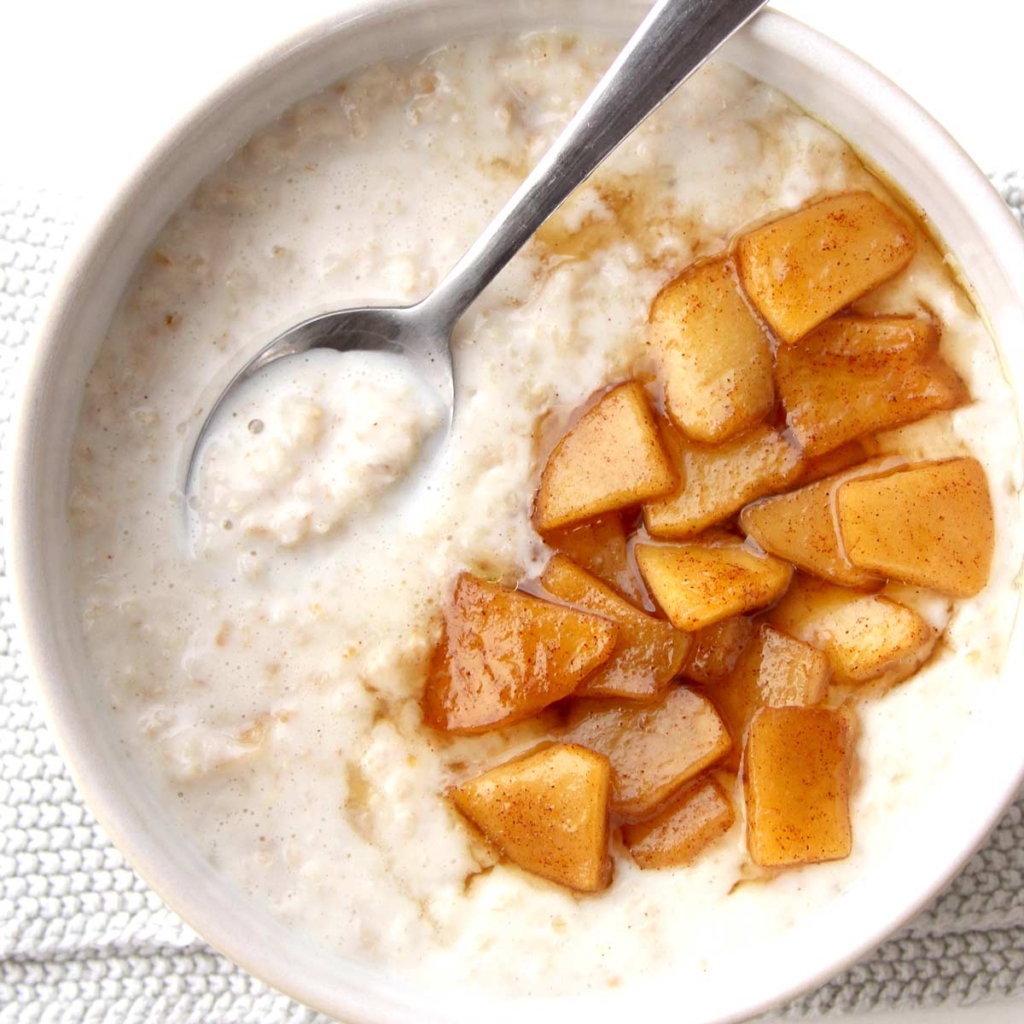 Cremiges Porridge mit Apfel