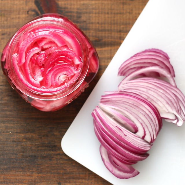 Quick Pickled Onions - Schnell Eingelegte Zwiebeln