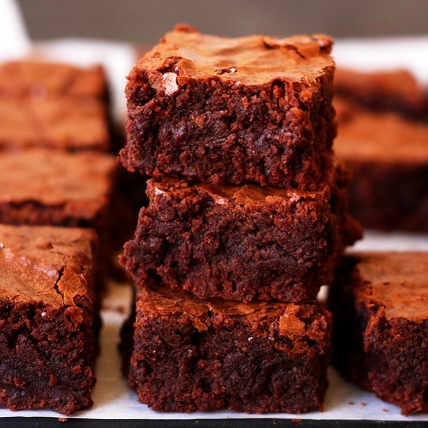 Saftige Brownies (chewy-fudgy) » Taste of Travel