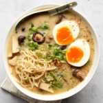 Sesam Ramen mit Tofu und Pilzen