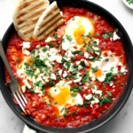 Schnelle Shakshuka mit Dosentomaten (ohne Backofen)