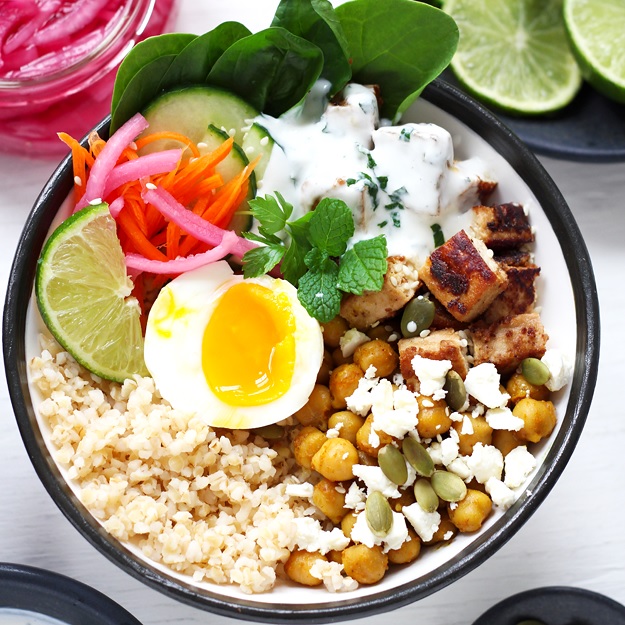 Rezept Vegetarische Grain Bowl mit Tofu und Kichererbsen