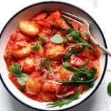 Rezept schnelle Gnocchi in Tomatensauce