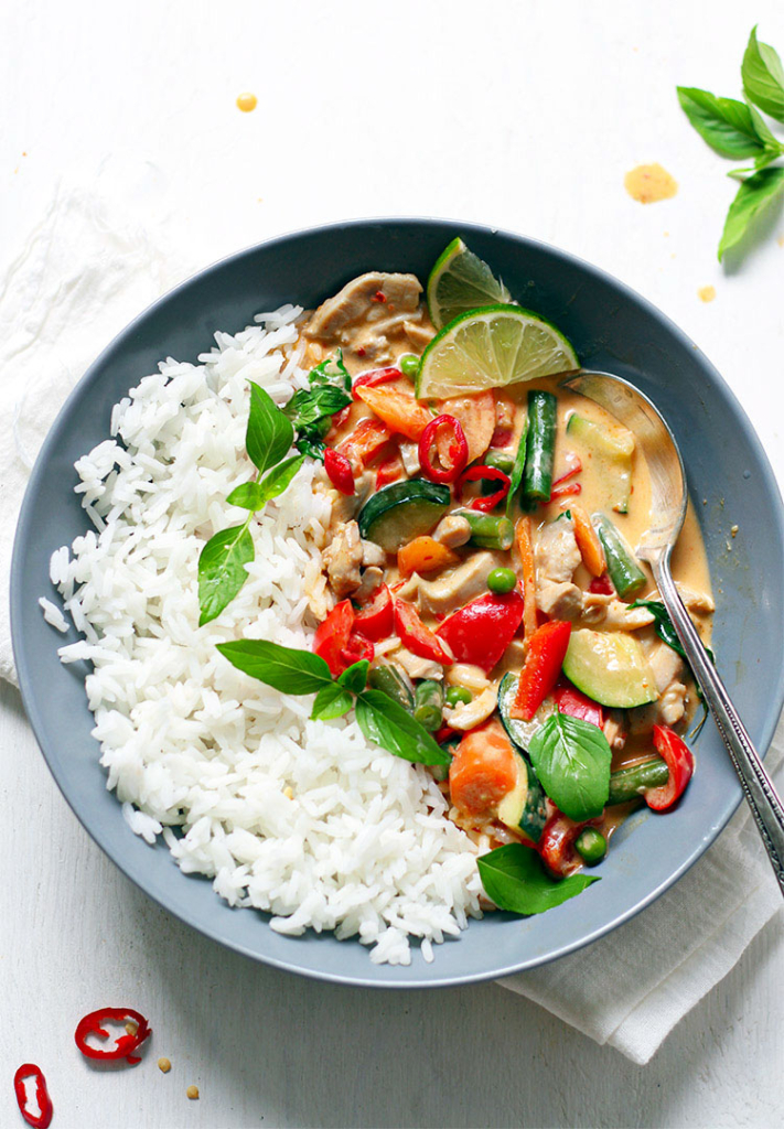 Was Ist Scharfer Rotes Oder Grunes Curry Rotes Curry mit Huhn und heimischem Gemüse – mit Video » Taste of Travel