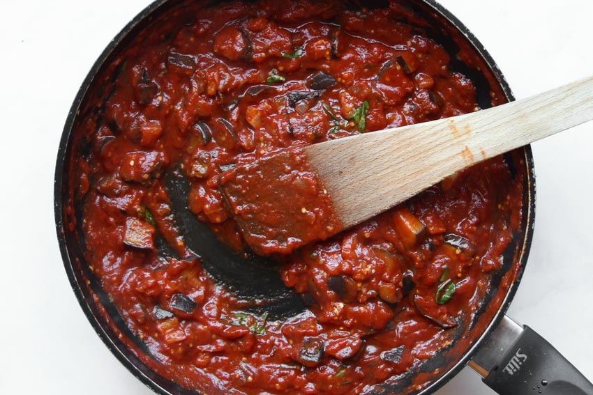 Pasta alla Norma Sauce in Pfanne