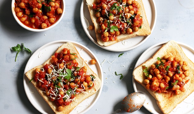 Schneller Kichererbsen Tomaten Toast