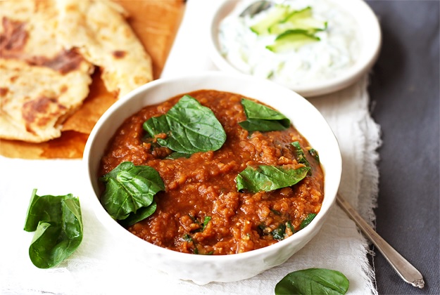 Schnelles Dal mit roten Linsen und Gurken-Raita Rezept