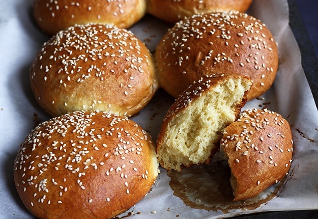 Selbstgemachte Brioche Burger Buns