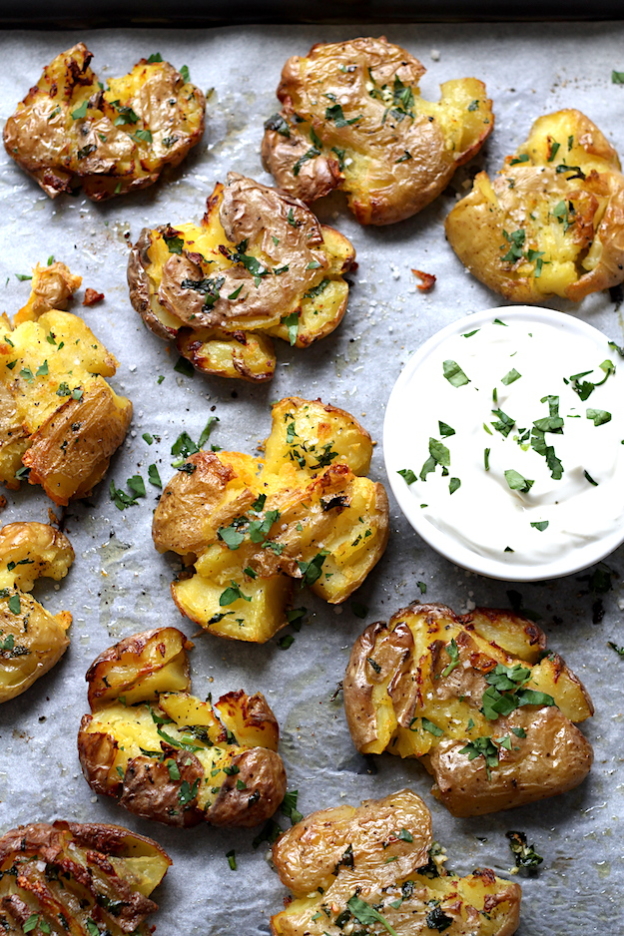 Smashed Potatoes mit Dip » Taste of Travel