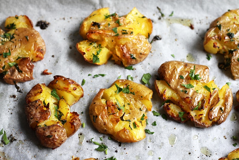 Smashed Potatoes mit Dip » Taste of Travel