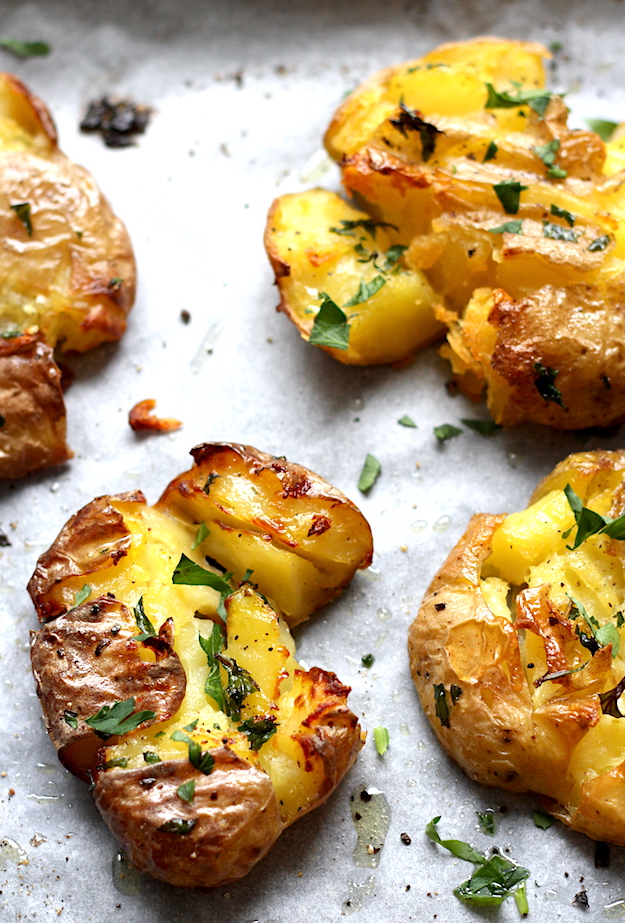 Smashed Potatoes mit Petersilie und Knoblauch Rezept