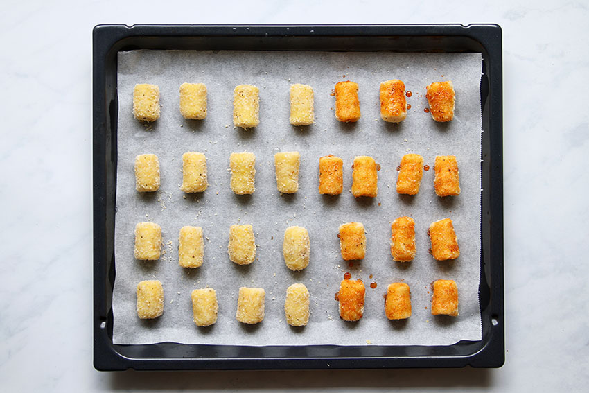 Ungebackene Tater Tots auf Blech