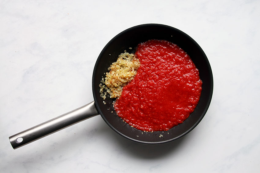 Tomatensauce in Pfanne