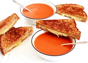 Tomato Soup mit Grilled Cheese Sandwich für derStandard.at