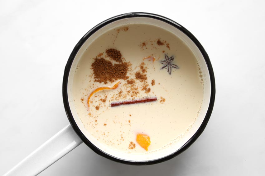 Milch in Topf