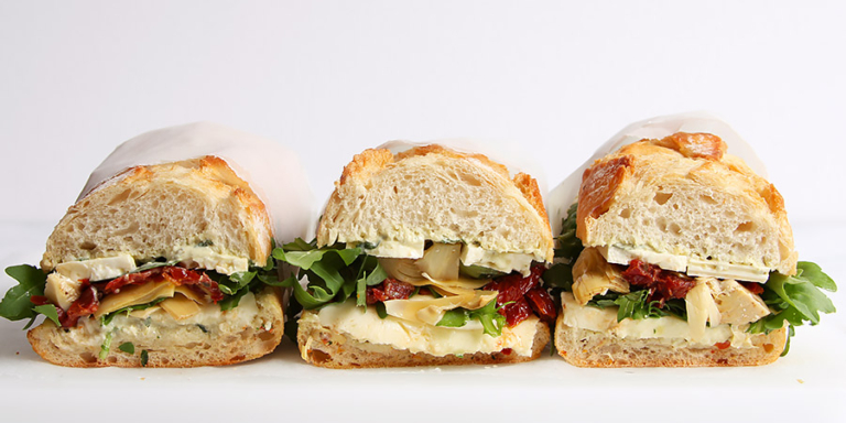 Vegetarisches Sandwich Rezept mit Käse Tomaten Rucola » Taste of Travel