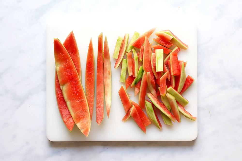 Wassermelonenschalen Pickles Melonen schneiden