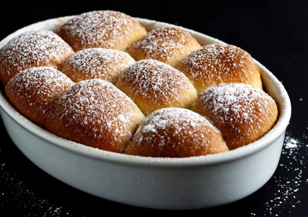 Buchteln mit Marillenmarmelade » Taste of Travel