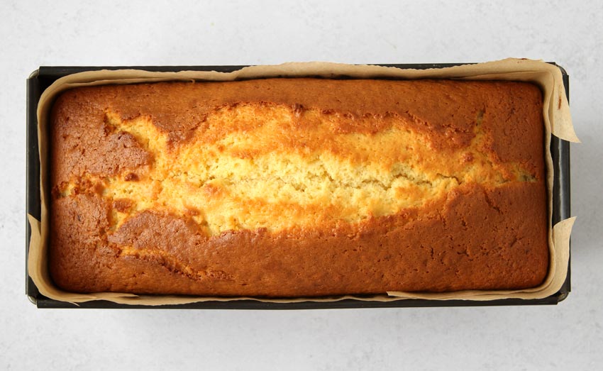Gebackener Zitronenkuchen in Kastenform