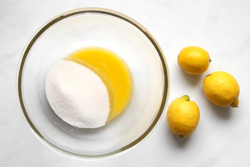 Zucker und Butter in Schüssel