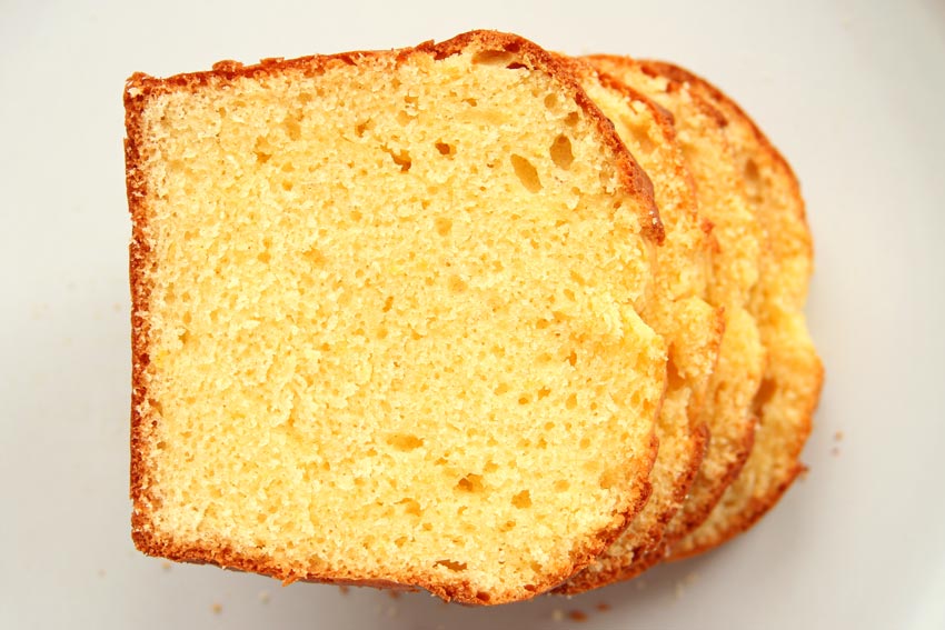 Aufgeschnittener Zitronenkastenkuchen