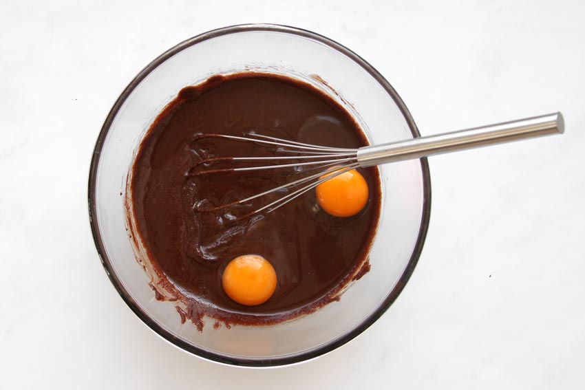 Schokomasse und Eier