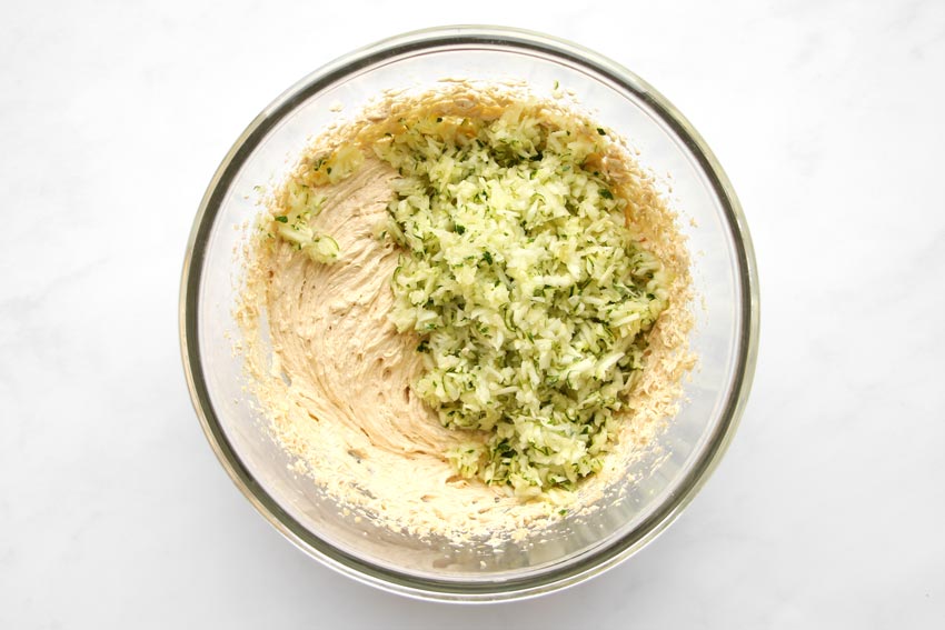 Teig mit geraspelter Zucchini